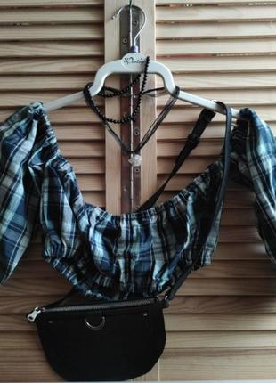 Актуальный топ в клеточку спушенными рукавами xs/s, полосатый топ
