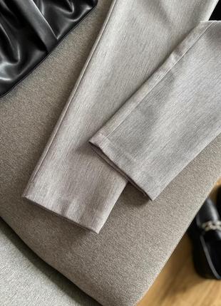 Базові сірі брюки із костюмної тканини4 фото