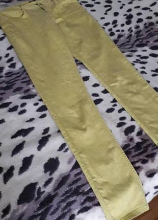 Джинсы штаны сочного горчичного цвета