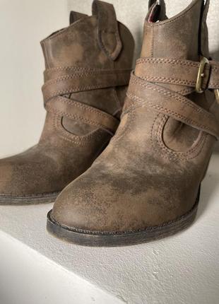 Кожаные ботинки казаки на толстом каблуке rocket dog western ankle boots ( new rock, destroy, underground, shock, buffalo )7 фото