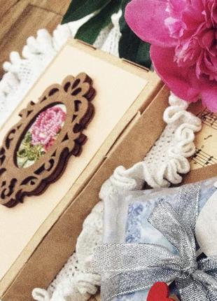 Панно, подвеска «роза», вышивка на полотне, дерево, декор хендмейд, ручная работа