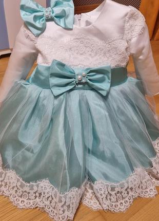 Святкове платье  з пов'язкою на голову.