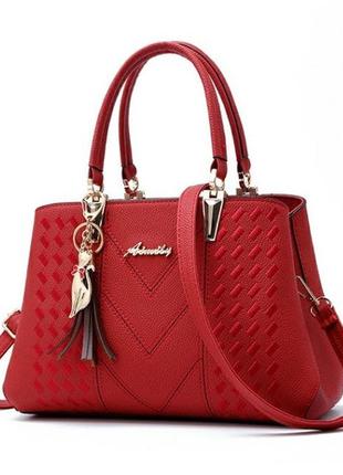 Модна жіноча сумочка з брелком. жіноча сумка з плечовим ременем для жінок червона