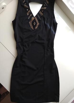 Плаття з вишивкою.