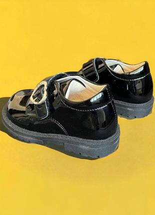 Лаковые туфельки бренда walkey