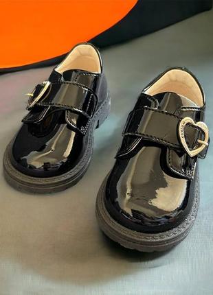 Лаковые туфельки бренда walkey2 фото