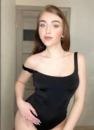 ✨черное облегающее боди с квадратным декольте без рукавов от рrettylittlething✨