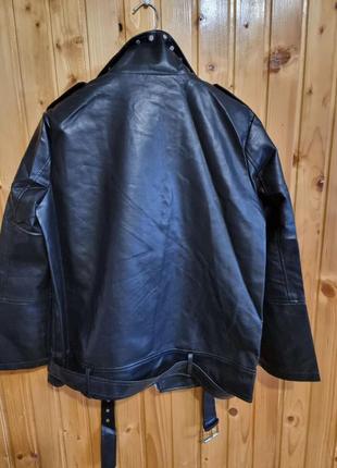 Куртка косуха длинная эко кожа черная с кнопками металлическими3 фото