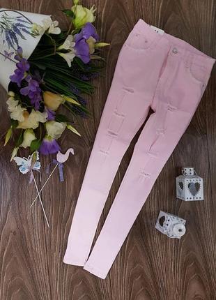 Новые, укороченные джинсы нежно-розового цвета