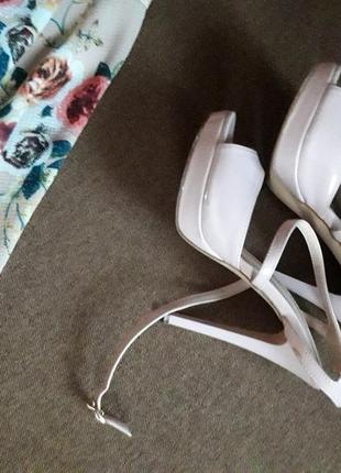 Нарядні босоніжки