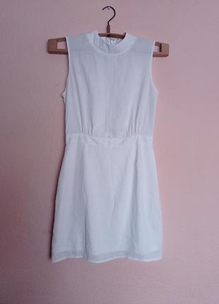 Біла сукня