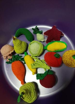 Тактильні в'язані іграшки