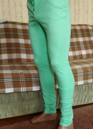 Яркие стрейчевые джинсы р.38(евро)(165см) "h&m" индонезия