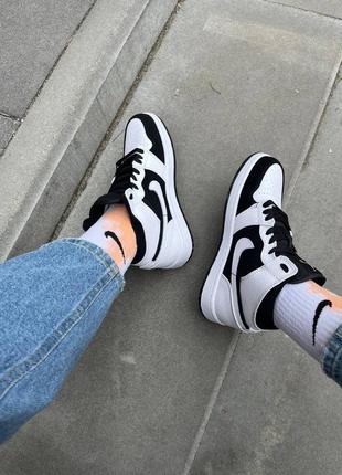 Жіночі кросівки nike air jordan 1 retro mid white black / smb6 фото