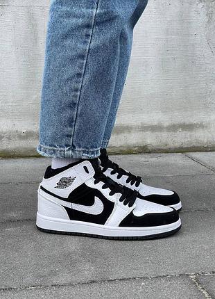 Жіночі кросівки nike air jordan 1 retro mid white black / smb