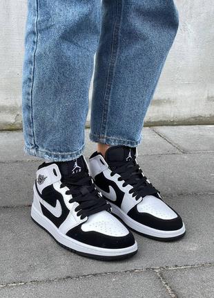 Жіночі кросівки nike air jordan 1 retro mid white black / smb8 фото