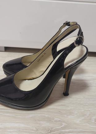 Туфлі лак чорні