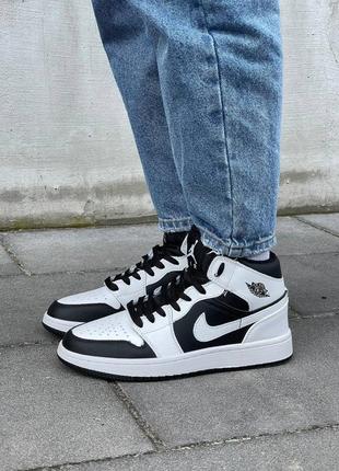 Жіночі кросівки nike air jordan 1 retro mid tuxedo / smb6 фото