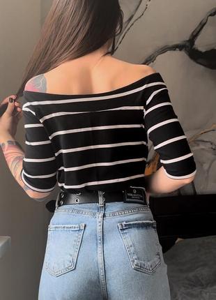 Блуза с открытыми плечами