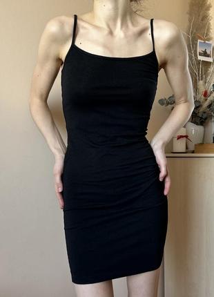 Черное базовое мини платье из вискозы по фигуре h&m