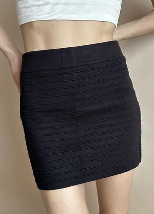 Черная трикотажная мини юбка promod5 фото