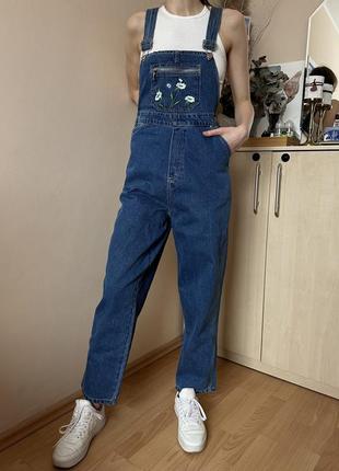 Новий синій джинсовий комбінезон з ромашками2 фото