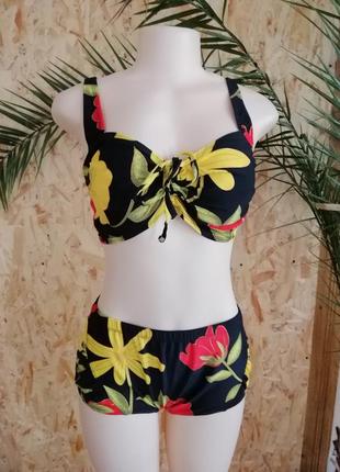 Купальник /58/в цветах