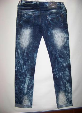 Пятнистые сине-белые рваные джинсы со стразами и жемчугом longli jeans5 фото