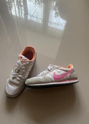 Кросівки Medium nike