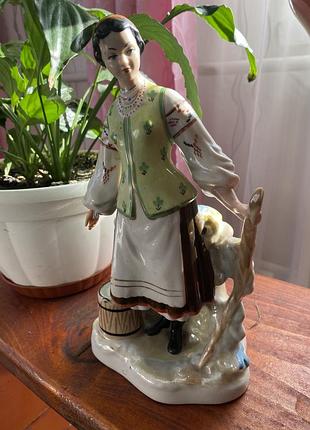 Фарфорова статуетка наталка полтавка ссср