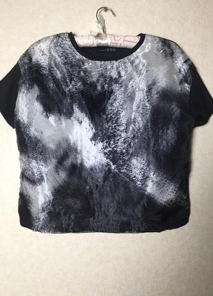 Очень необычная укороченная футбока от atmosphere с эффектом 3д