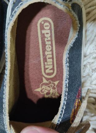 Очень красивые и качественные кеды, мокасины фирмы nintendo.изготовлены из кожи и джинса.очень качественные.размер 39.длина стельки 25 см.стан новых7 фото