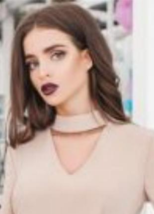 Cтильное платье с чокером