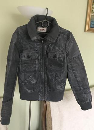 Шкіряна куртка - бомбер