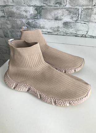 Високі кросівки