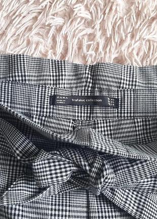 Стильные брюки в клетку zara
