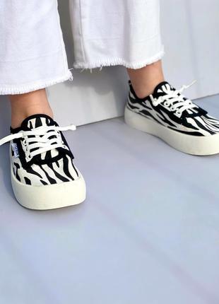 Кеди на дівчинку