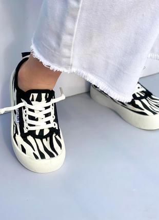 Кеди на дівчинку