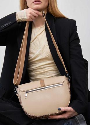 Женская сумка полукруг бежевая сумка через плечо сумка рептилия бежевый клатч рептилия кроссбоди3 фото