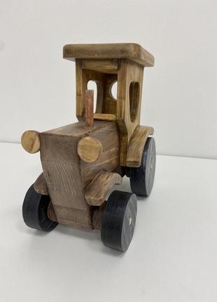 Деревянный трактор
