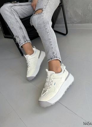 Молочні білі з сірим шкіряні кросівки на високій товстій підошві платформі2 фото
