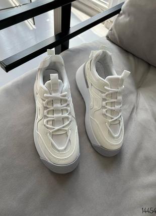 Молочні білі з сірим шкіряні кросівки на високій товстій підошві платформі8 фото