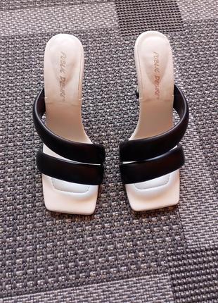 Очень стильные шлепанцы босоножки