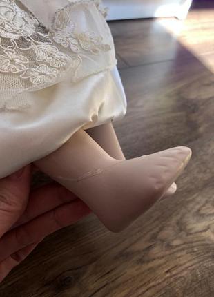 Фарфоровая кукла