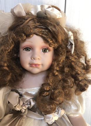 Фарфоровая кукла