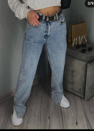 Офигенные джинсы с дыркой на попе и с разрезами внизу3 фото