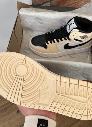 Женские высокие кожаные кроссовки nike air jordan retro1 black beige#найк8 фото