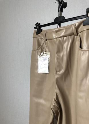 Кожаные бежевые брюки прямого кроя м/л 40 размер1 фото