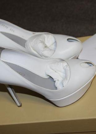 Белые туфли sergio rossi 35,5 размер