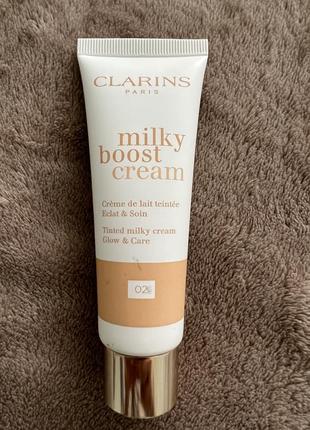 Тональный крем с эффектом сияния clarins